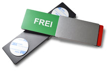 Laden Sie das Bild in den Galerie-Viewer, "FREI/BESETZT" Schiebeschild Style (silberner Schieber)