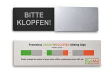 Laden Sie das Bild in den Galerie-Viewer, "BITTE KLOPFEN/BITTE NICHT STÖREN" Schiebeschild Style (silberner Schieber)