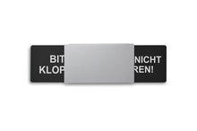 Laden Sie das Bild in den Galerie-Viewer, "BITTE KLOPFEN/BITTE NICHT STÖREN" Schiebeschild Style (silberner Schieber)