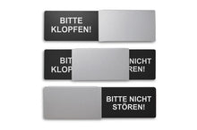 Laden Sie das Bild in den Galerie-Viewer, "BITTE KLOPFEN/BITTE NICHT STÖREN" Schiebeschild Style (silberner Schieber)